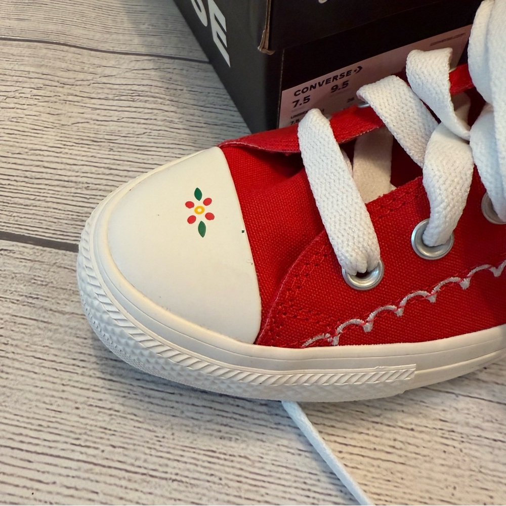 Chuck Taylor All Star Embroidered Flowers High Top - Picture 2 of 9